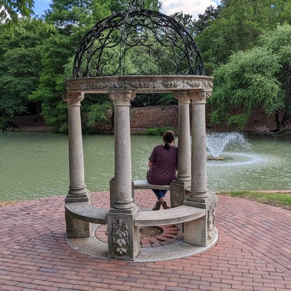 Meet your Posher, Whitney - Picture 1 of 1